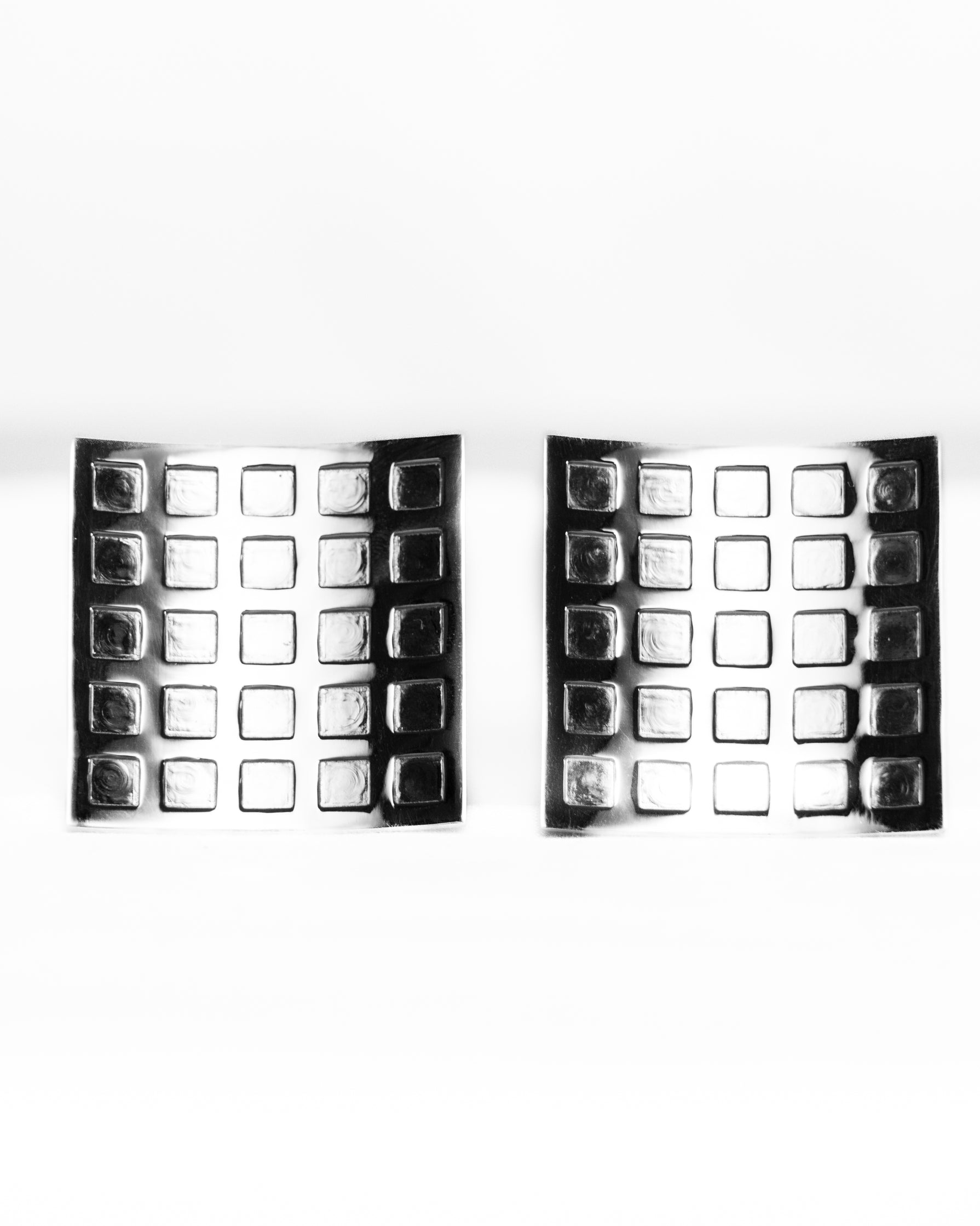 Kitthh Mega Studs